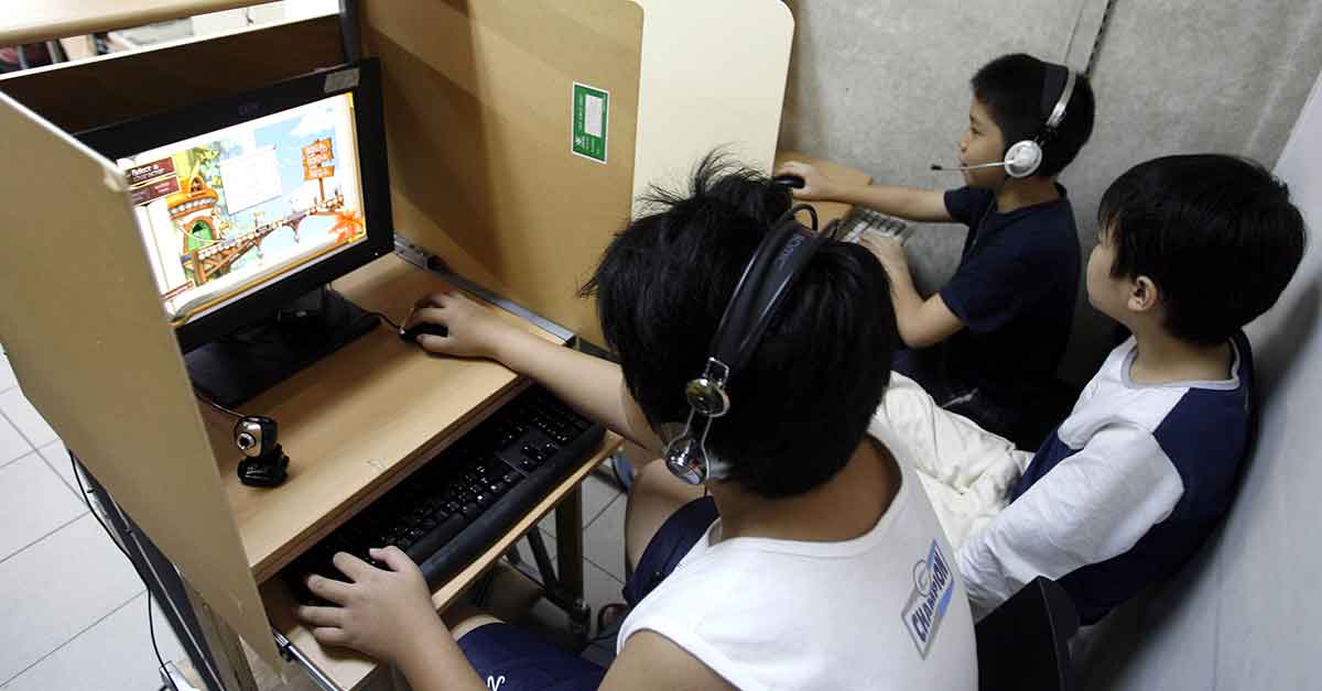 STUDENT CAUGHT PLAYING MOBILE GAME DURING ONLINE CLASS 