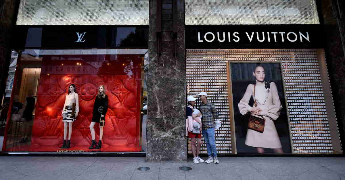 Louis Vuitton men's store - Luxury RetailLuxury Retail