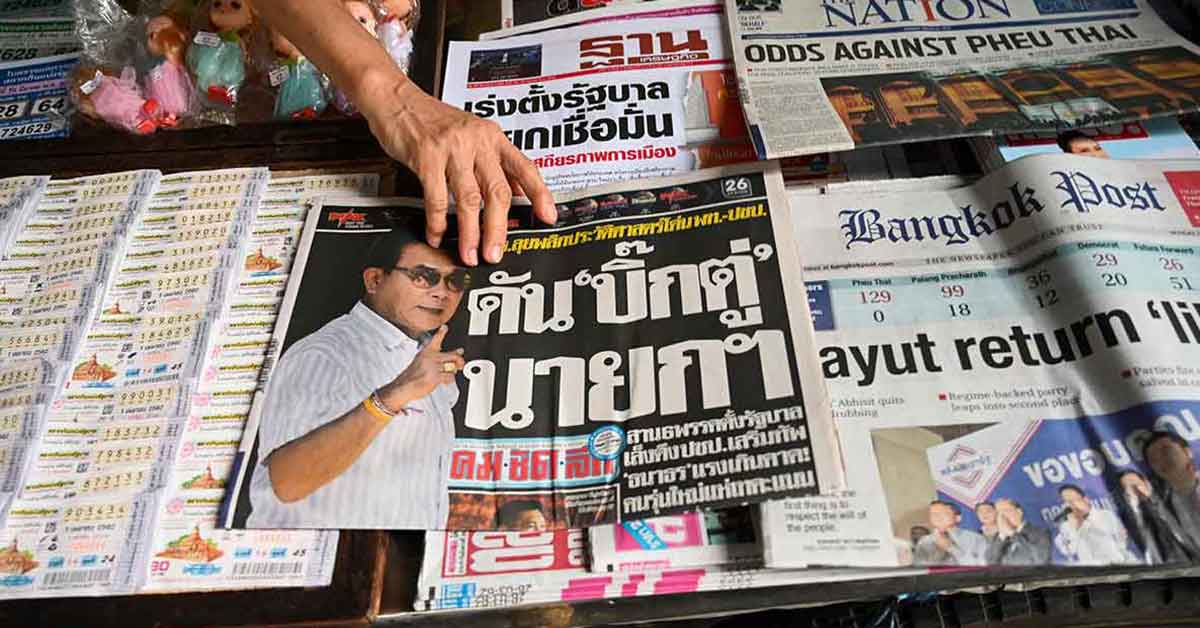 A vendor arranges newspapers at her newsstand in Bangkok on 25 March 2019 a day after Thailand's general election. (AFP Photo)