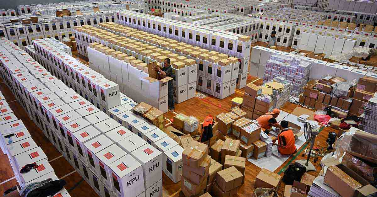 Officials prepare ballot boxes and other voting materials in Jakarta on 11 April, 2019, ahead of presidential and legislative elections. (AFP Photo)