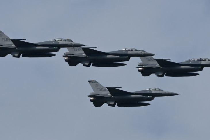 Four F-16 V fighters of the Taiwan Air Force
