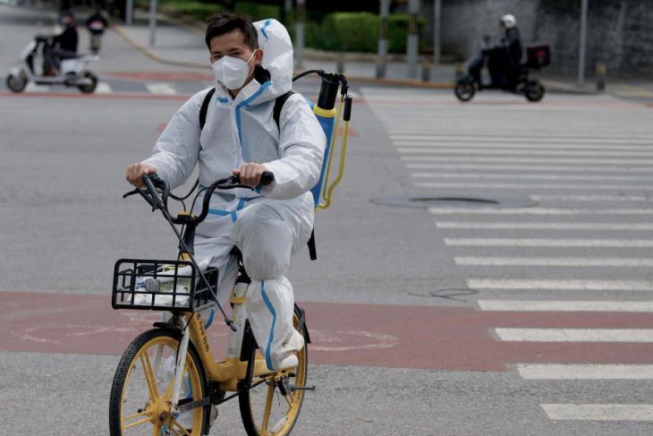 Health worker cycles in Beijing