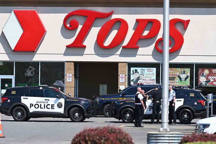 Police in front of the Tops supermarket 