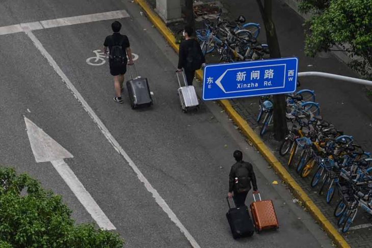 Residents in Shanghai are relocated to Anhui