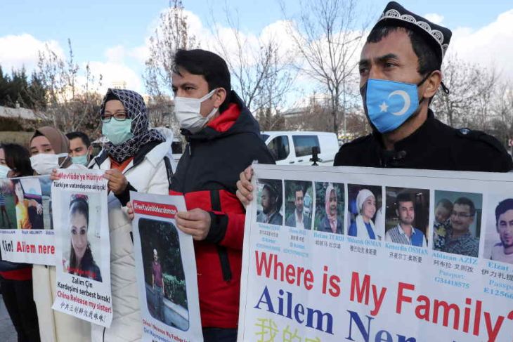 Uighurs demonstrate for the release of their relatives 