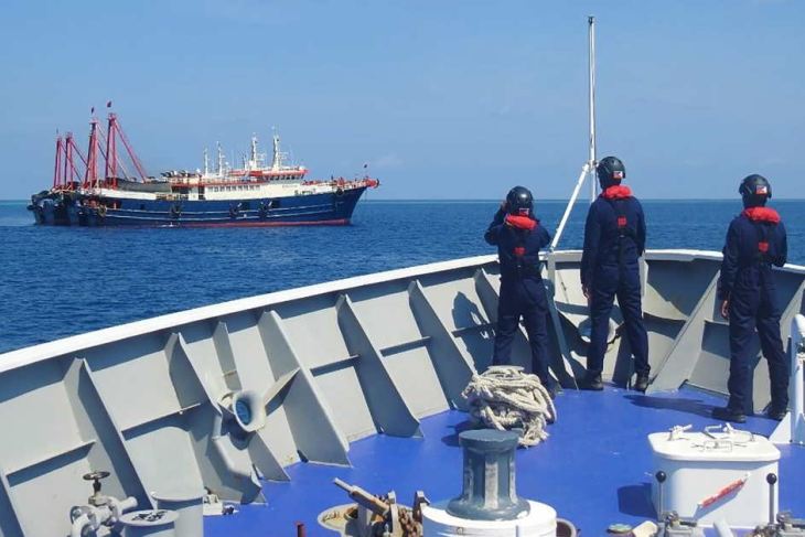 Philippines coast guard monitoring Chinese vessels in the SCS
