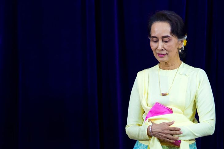 Aung San Suu Kyi leaves after delivering an address before students of Yangon University